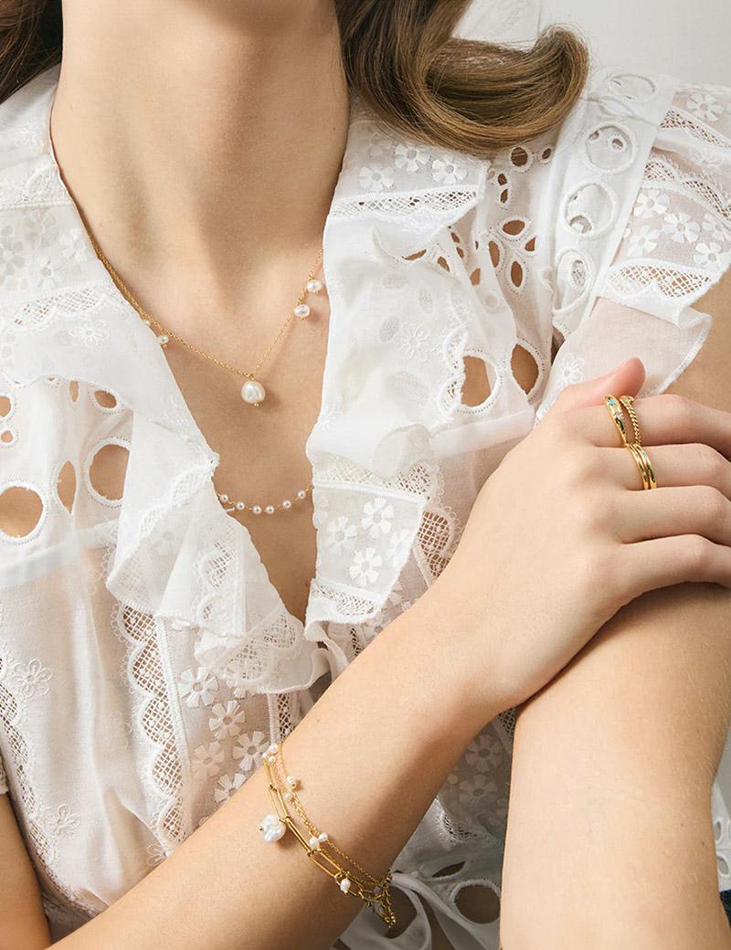 Jolie and Deen Kendall Bracelet Gold