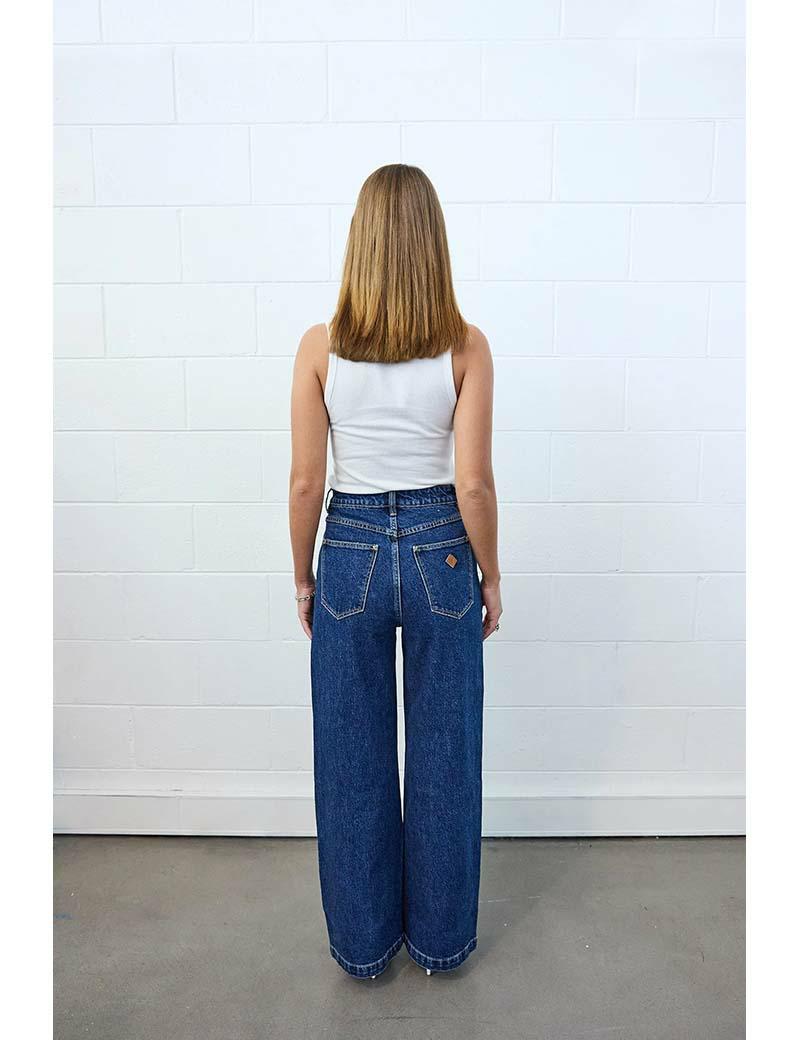 A Brand 94 Wide Petite Tara